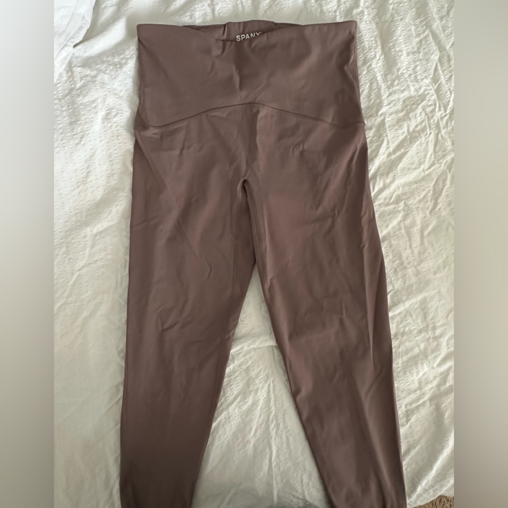 SPANXshape™ Booty Boost® 7/8 Leggings | Smoke